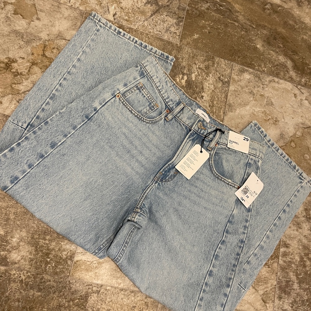 Forever 21 Light Wash High Rise Women’s Jeans - Picture 3 of 4